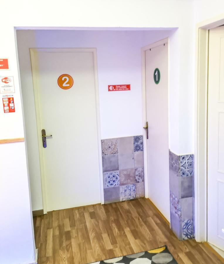 Cama em Dormitório Misto com 6 Camas