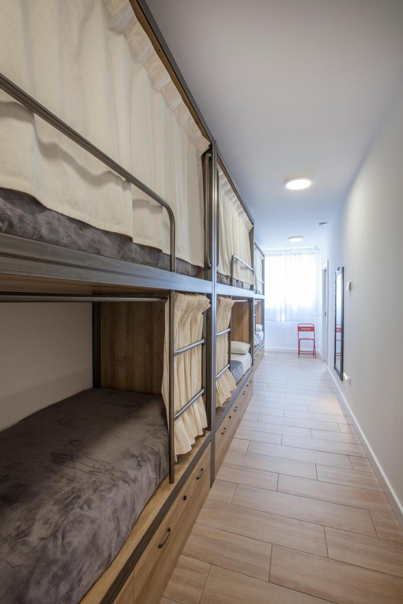 Bed 6-Bed Female Dormitory Room