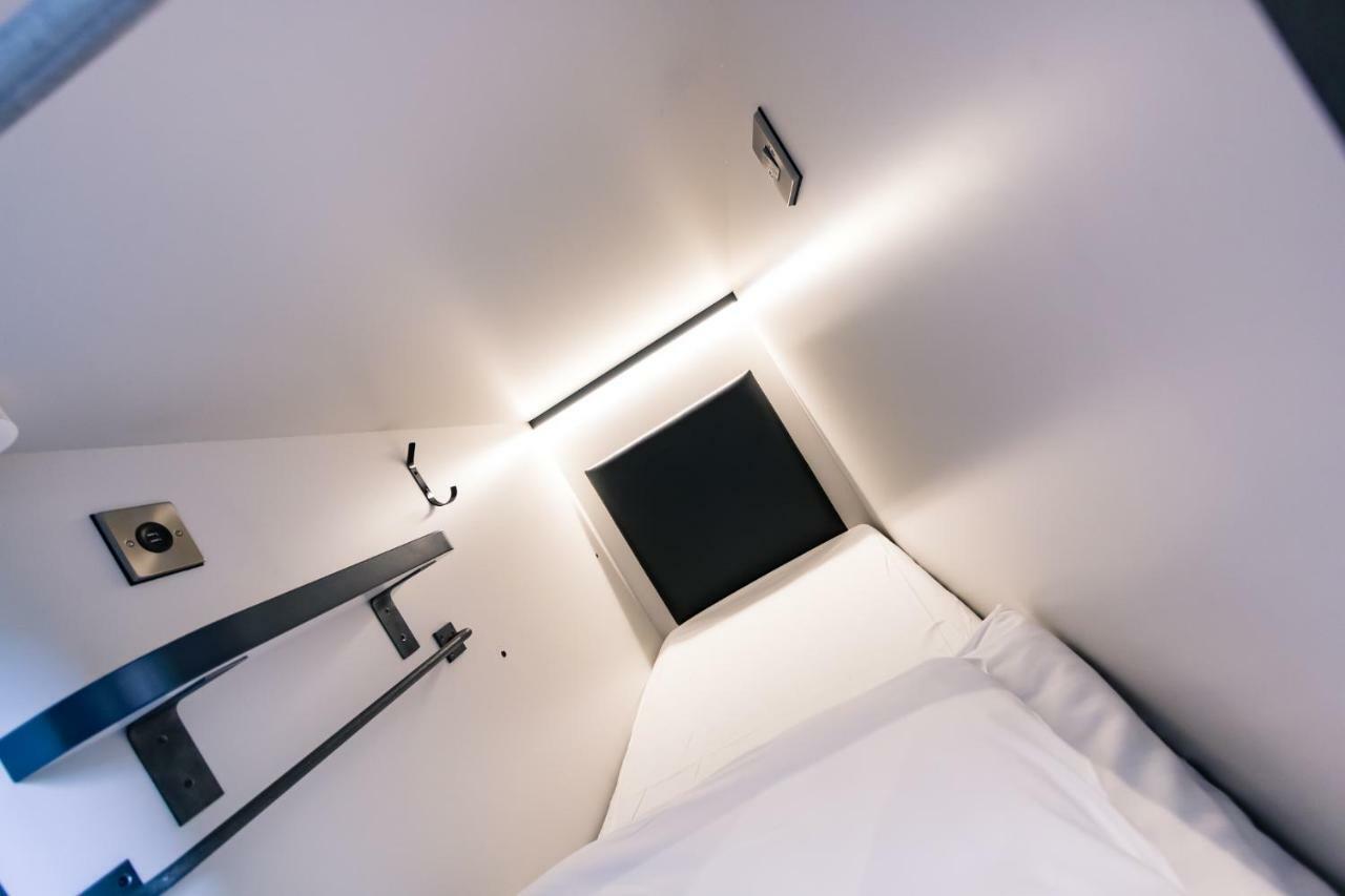 Cápsula en habitación compartida mixta de 6 camas
