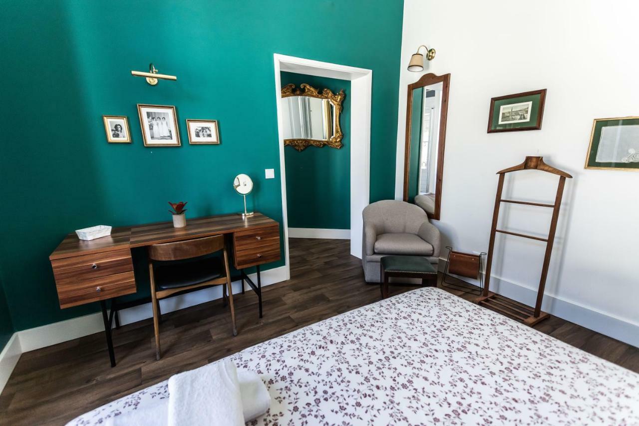 Quarto Duplo Superior com Varanda e Vista da Cidade