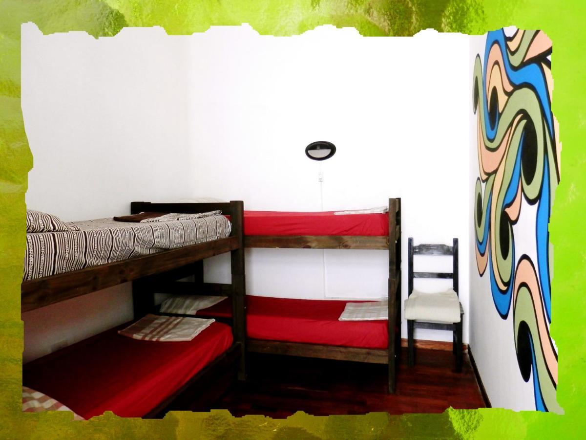 Cama en habitación compartida con 4 camas