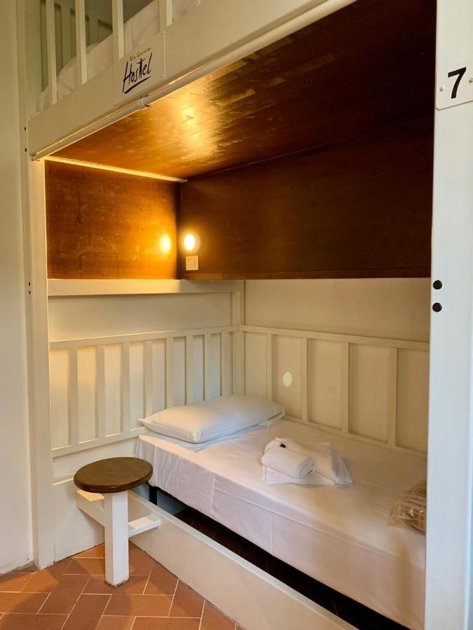 Single Bed Female Dormitory Room,931754782:JPEG