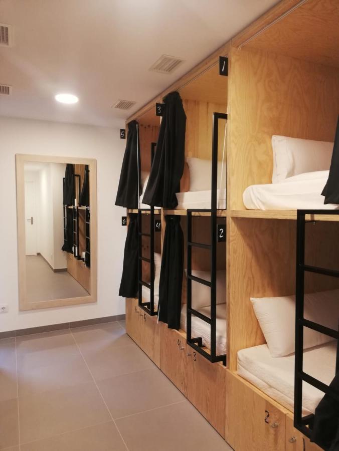 Bed 12-Bed Mixed Dormitory Room