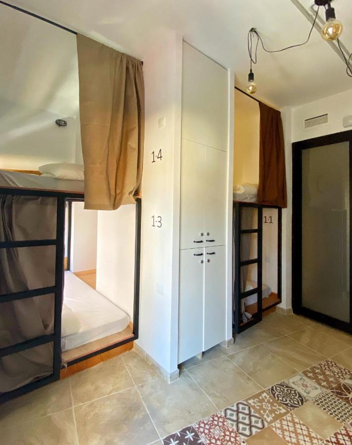 Bed 8-Bed Female Dormitory Room