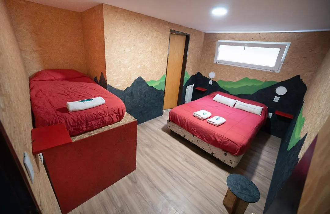 Moving Hostel Travel Bar-1
