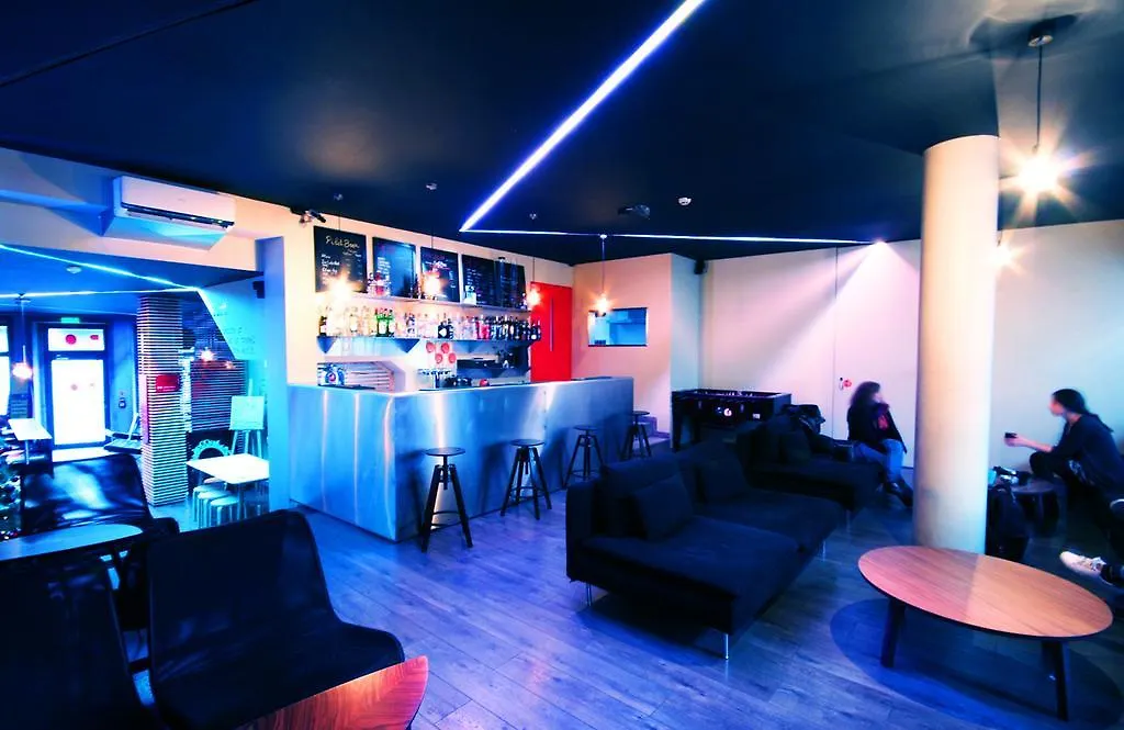 Pilot Design Hostel & Bar-1