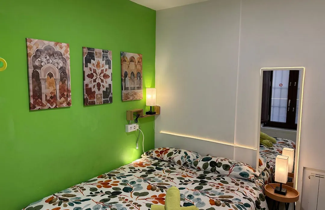 Oh! My Hostel-1