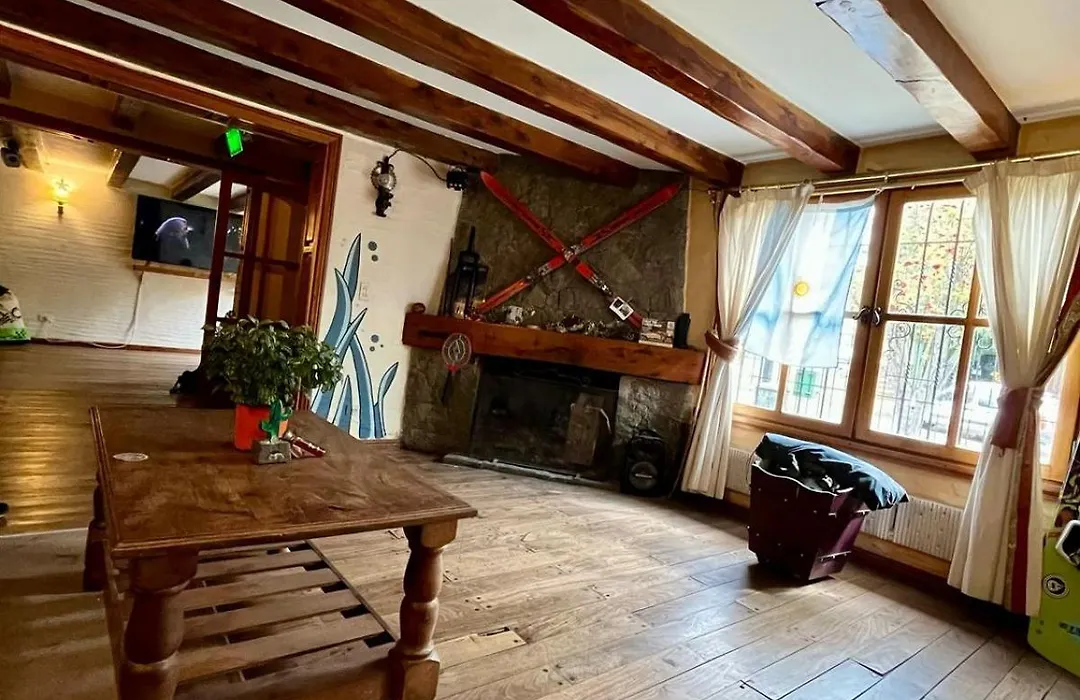 Universal Traveller'S Hostel-1