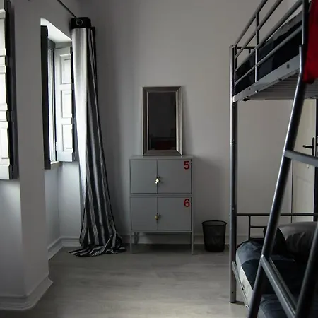 Lisbon Hostel Terminal 3-2