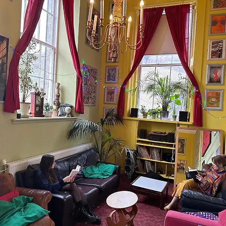 Castle Rock Hostel - Adults Only-3