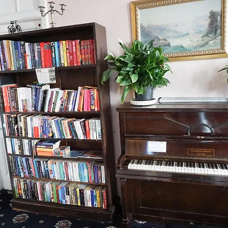 Castle Rock Hostel - Adults Only-2