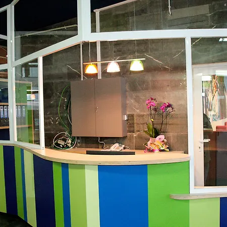Mundaka Hostel & Sports Cafe-3