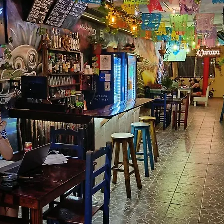 Tres Mundos Hostel-3