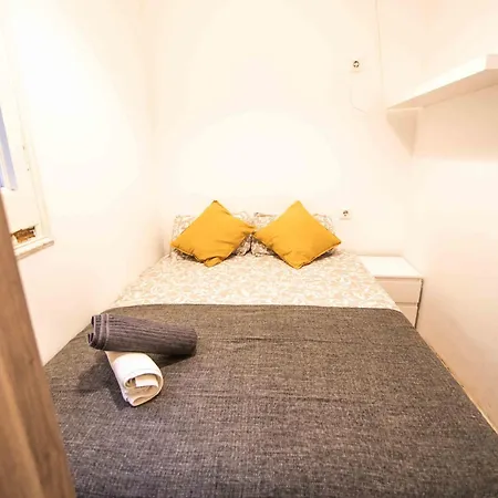 Balmes Private Rooms-2