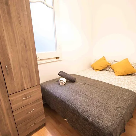Balmes Private Rooms-3