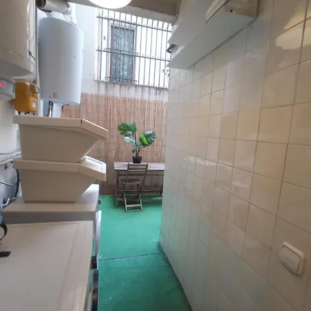 Private Rooms On Tamarit Street-2