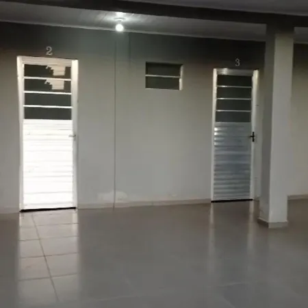 Vila Foz HOSTEL AP8 Apartamento completo de casal com ar condicionado, garagem fechada e lavanderia, Temos Uber e guia turístico para indicar, nosso apartamento é o melhor custo benefício de Foz do Iguaçu-3