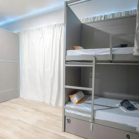 Hostel Dos Estaciones - FREE towels, coffee&tea, remote check-in-3