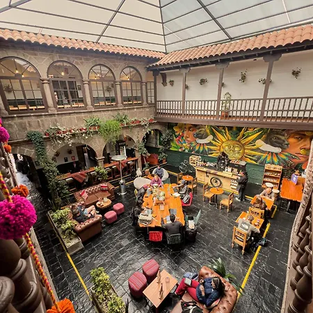 Black Llama Hostel Cusco-3