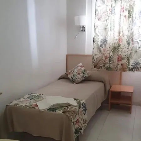 Hostal Alhambra Tarragona-2