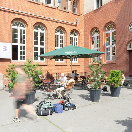 Three Little Pigs Hostel - Your Berlin Castle-3