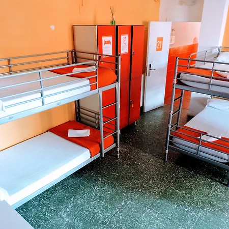 Feetup Home Backpackers Valencia-3