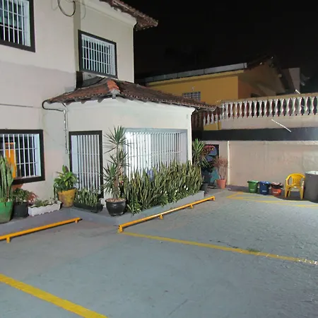 Vila Rock Hostel - Secure Neighborhood, Near Metro, Nubank Allianz Parque, Vila Madalena, Av Paulista, easy access to Morumbis&Autódromo Interlagos-3