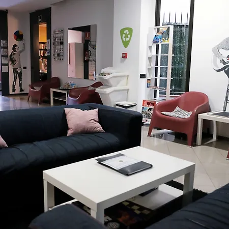 Alternative Creative Youth Hostel Barcelona-3