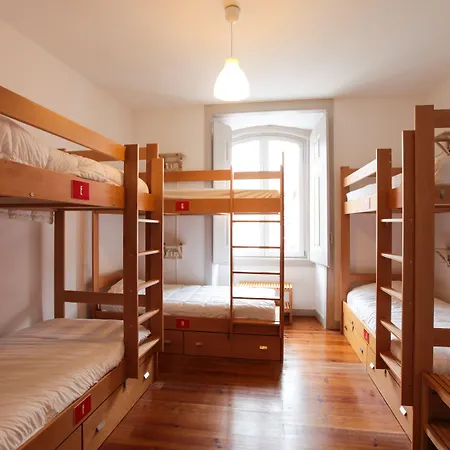 Inn Possible Lisbon Hostel-2