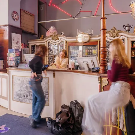 Three Little Pigs Hostel - Your Berlin Castle-2