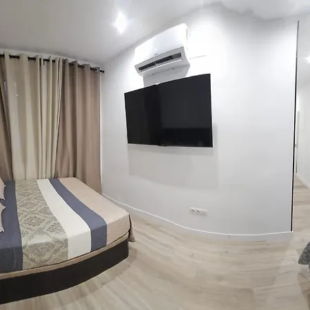 Hostal Andrea Granvia-3