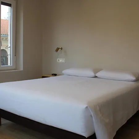 Hostal Boreal Mistral-3