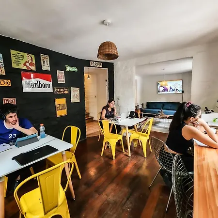 MedioMundo Hostel-2