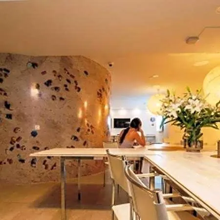 Globetrotter Hostel, By Albany-2