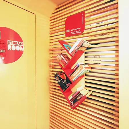 Pilot Design Hostel & Bar-3