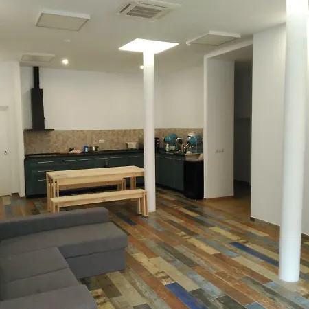 Hub Hostel Seville-3