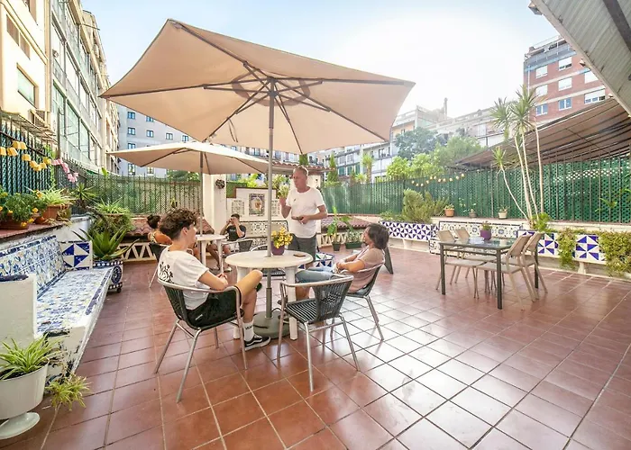 Fabrizzios Terrace Hostel Barcelona