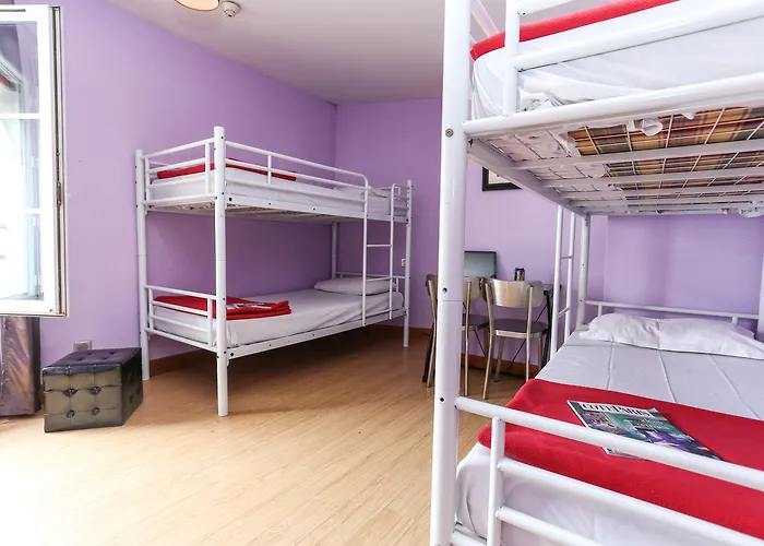 Le Village Montmartre Paris