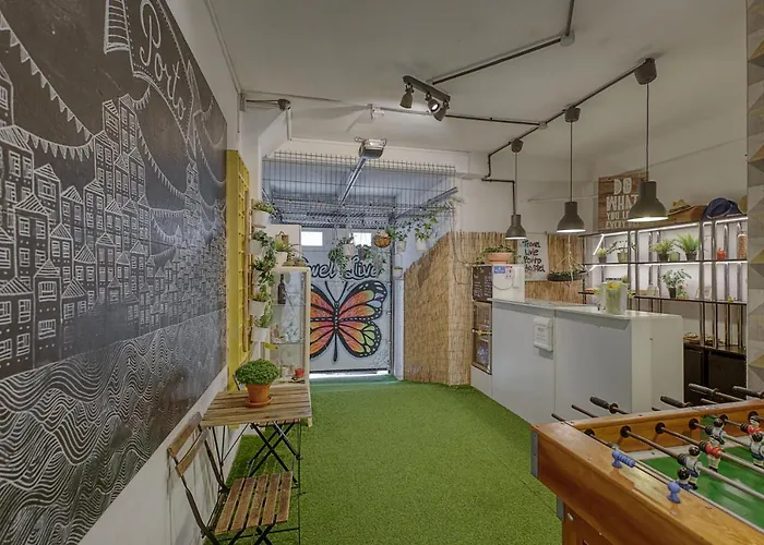 Travel & Live Hostel OOporto