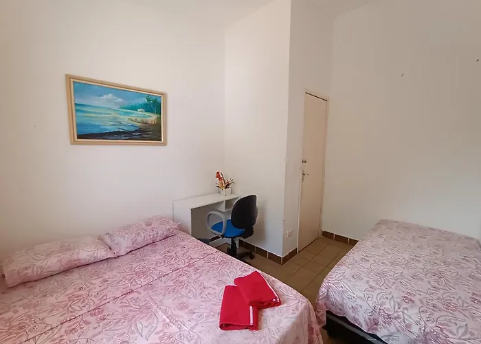 Casa Jota Quarto Com Cama De Casal E Ar Wc Compartilhado Recife