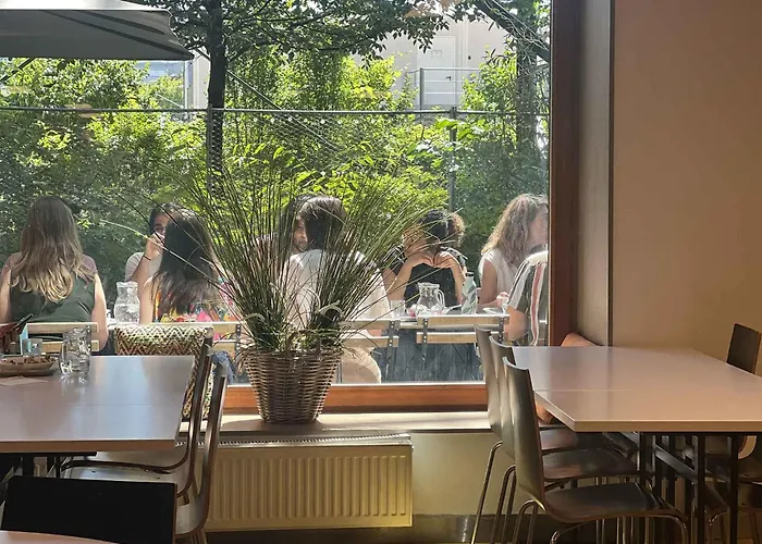 Auberge De Jeunesse Hi Paris Yves Robert