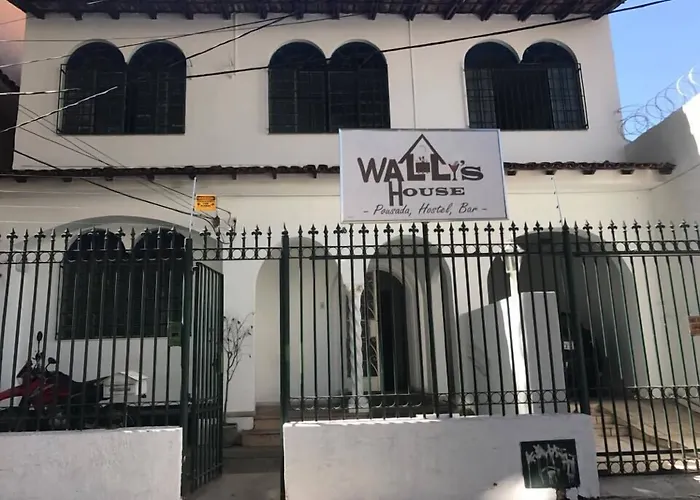 Wally'S House Hostel