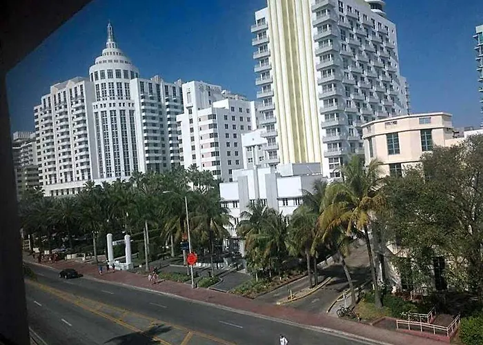Collins Avenue Hostel Miami Beach