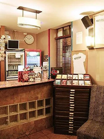 Aloha Hostel Eiffel Tower By Hiphophostels París