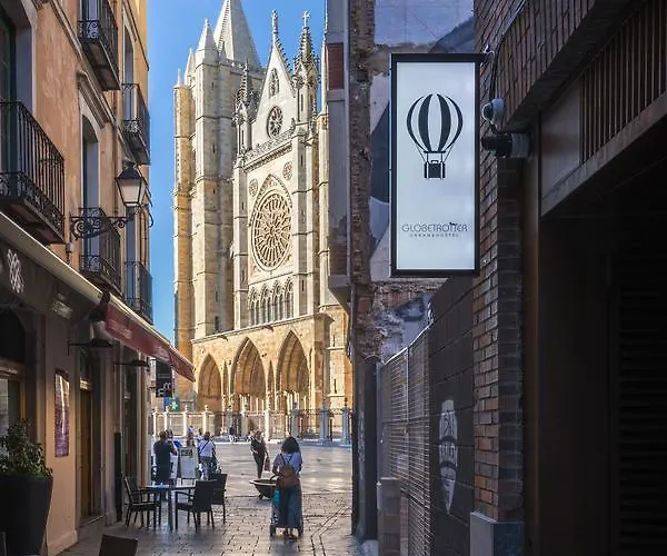 Globetrotter Hostel, By Albany