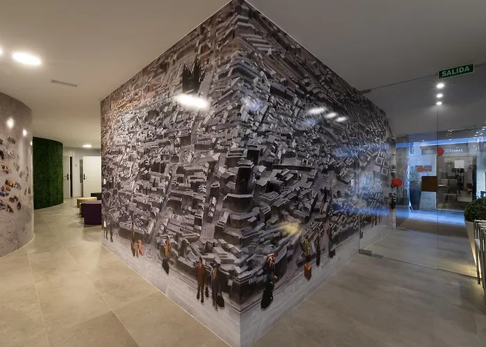 Globetrotter Hostel, By Albany