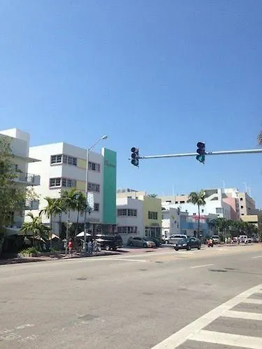 Collins Avenue Hostel Miami Beach